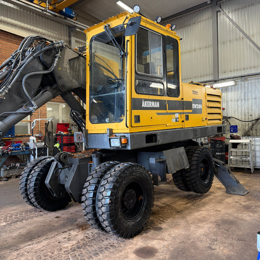 Demontering av grävmaskin Åkerman EW200