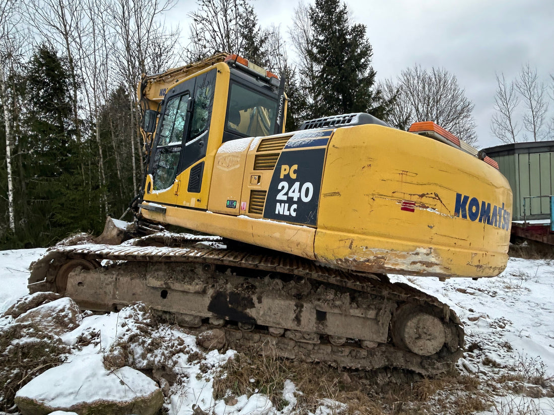 Demontering Komatsu PC240NLC-8 (2006)