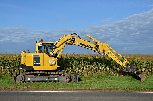 Bild: JLPC / Wikimedia Commons, CC BY-SA 3.0 https://commons.wikimedia.org/wiki/File:Komatsu_PC138US_Leign%C3%A9_86_2013.jpg