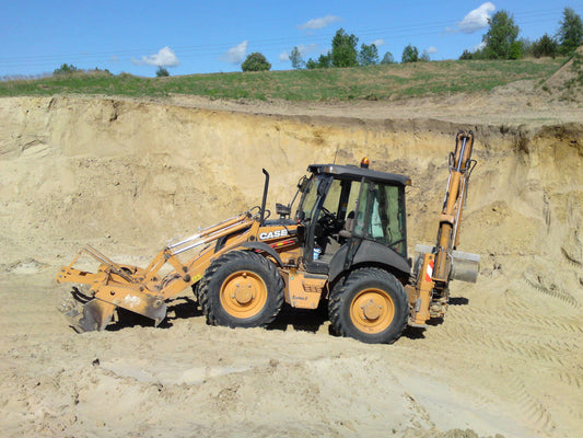 Traktorgrävare (backhoe loader). Foto av Zdzislawdyrman, licens CC BY-SA 4.0.