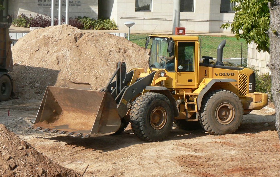 Bild: Volvo L120E hjullastare. Foto av MathKnight, licens CC BY 2.5 via Wikimedia Commons