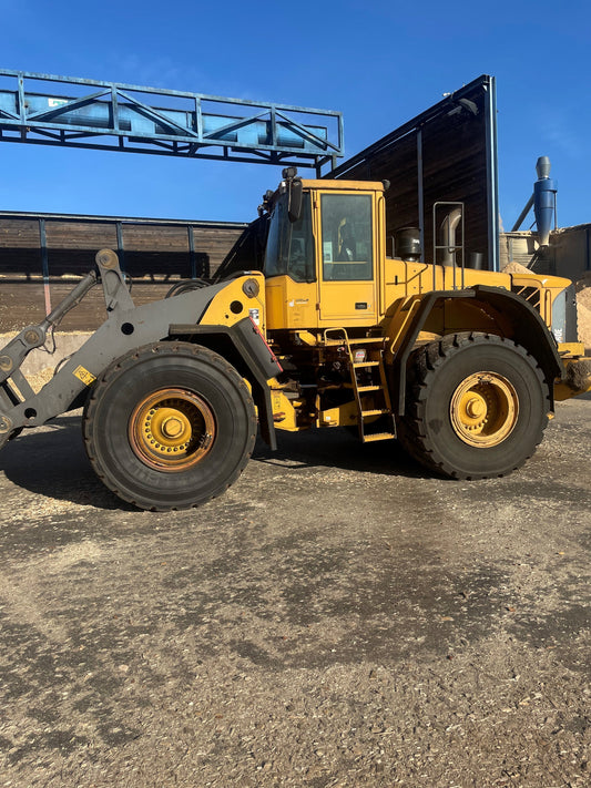 Demontering av Volvo L180E
