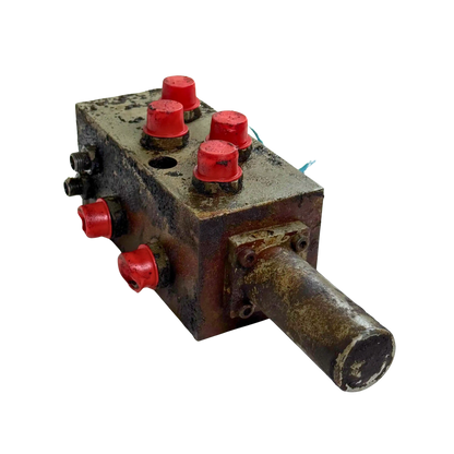 Switching valve for outriggers / dozer blade | 14048195 | Åkerman H7MB