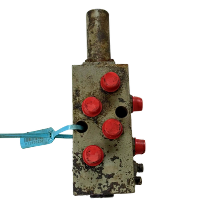 Switching valve for outriggers / dozer blade | 14048195 | Åkerman H7MB