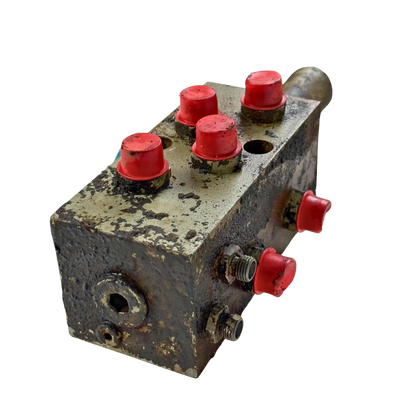 Switching valve for outriggers / dozer blade | 14048195 | Åkerman H7MB