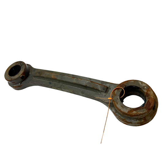 Left side link with lock hole | 14598840