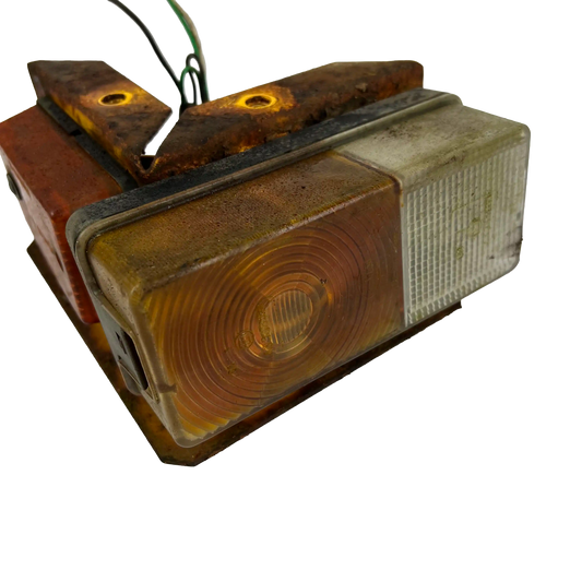 Positionsljus fram vänster | 1576682, 4785120 | Volvo BM6300