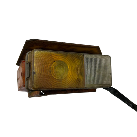 Positionsljus fram höger | 1576682, 4785120 | Volvo BM6300