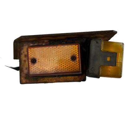 Positionsljus fram höger | 1576682, 4785120 | Volvo BM6300