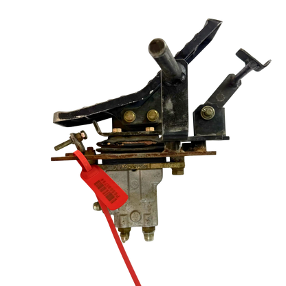 Släntpedal komplett | 9219244, 9766167, 3107562 | Hitachi ZX250LC-3