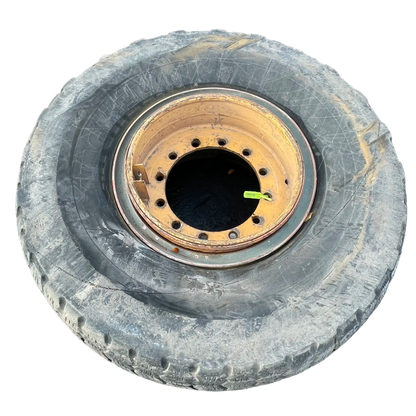 Tire on rim. tire is broken | Ljungby 1322