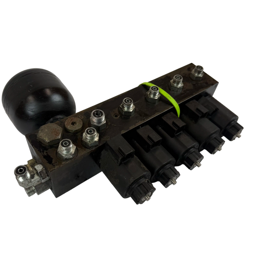 Ventilblock komplett med ackumulator | 14612099, 14784699 | Volvo EC250EL