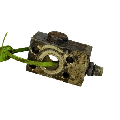 Kopplingsblock centralblock - manöver ventil | 11090355 | Volvo L70C