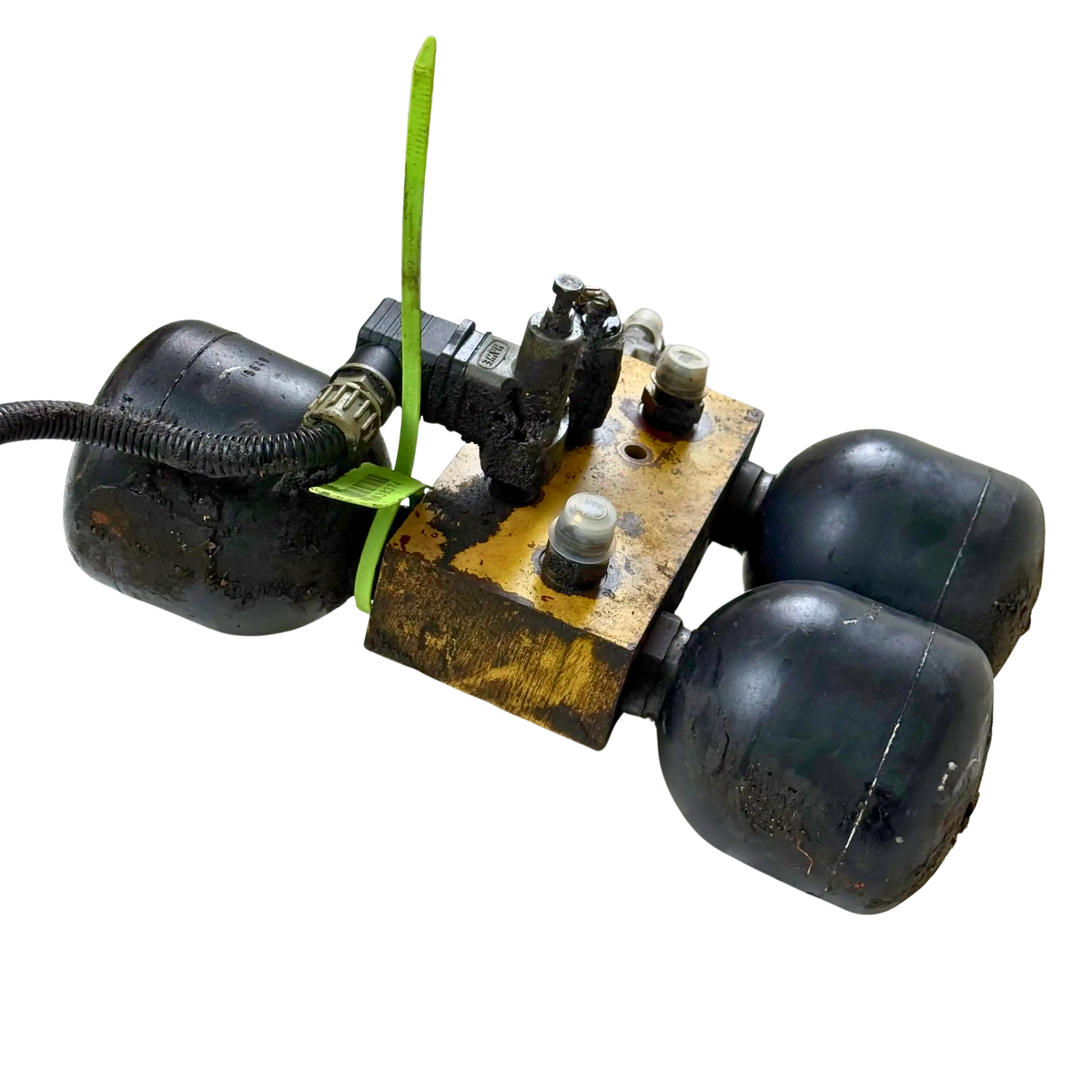 Ventilhus med ackumulator | 11004441, 11148622, 11173688, 4872213 | Volvo L70C