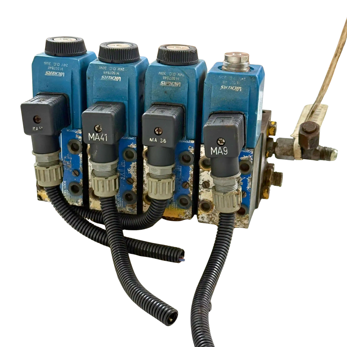 Kopplingsblock servohydralik | 11003548, 4974219 | Volvo L90C