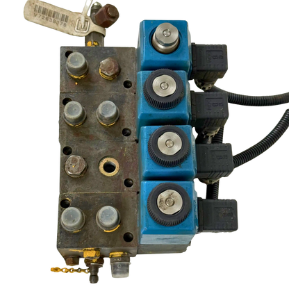 Kopplingsblock servohydralik | 11003548, 4974219 | Volvo L90C