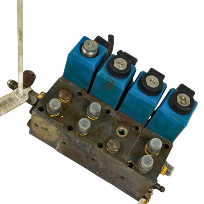 Kopplingsblock servohydralik | 11003548, 4974219 | Volvo L90C