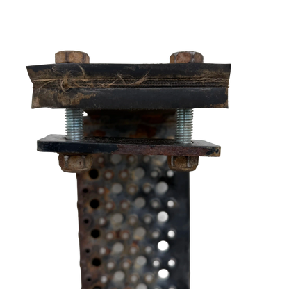 Fotsteg nedre vänster med gummi | Ya00033348, Ya00033349, Ya00033350, Ya00033351 | Hitachi ZX140W-5B