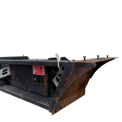 Verktygslåda vänster komplett utan stänkskärm | Ya00033332, Ya00033333, Ya00033338, Ya00033339, Ya00033340 | Hitachi ZX140W-5B