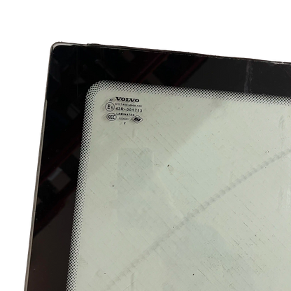 Right side window glass beside windshield | 15053831