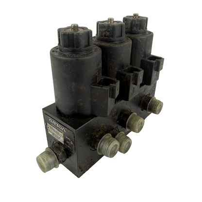 Block with electric solenoid valves | 14534366 | Volvo EC210CL