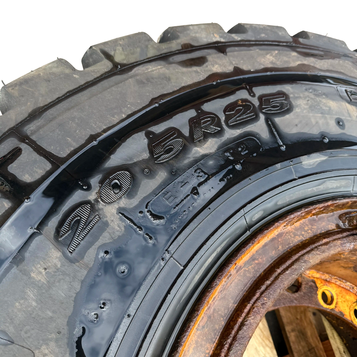 Däck med fälg 20,5x25 | JCB 436 ht