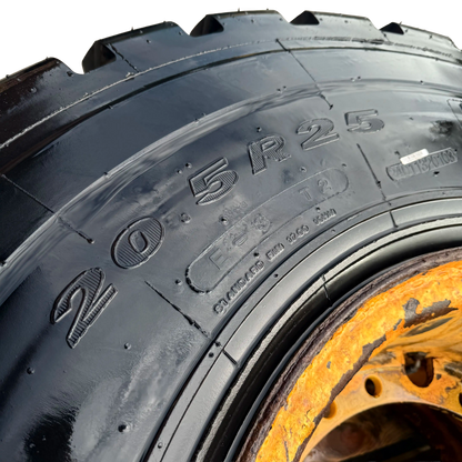 Däck med fälg 20,5x25 | JCB 436 ht