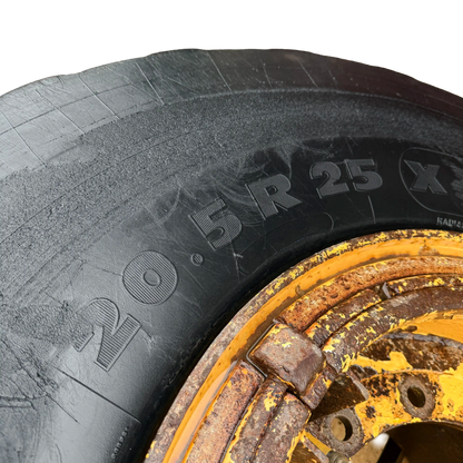 Däck med fälg 20,5x25 | 92490 | Volvo L90C