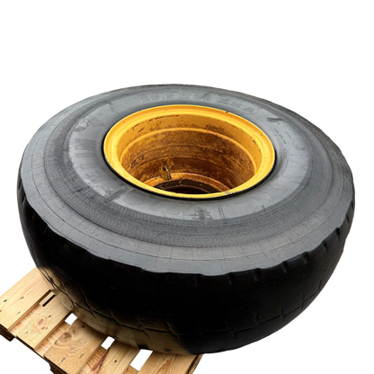 Tire with rim 20.5X25 | 92490 | Volvo L90C