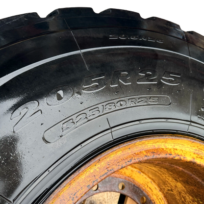 Däck med fälg 20,5x25 | 92490 | Volvo L90C
