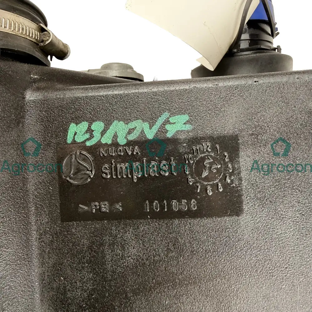 Adblue tank | 101056 | Merlo TF30.9-115 Bränslesystem