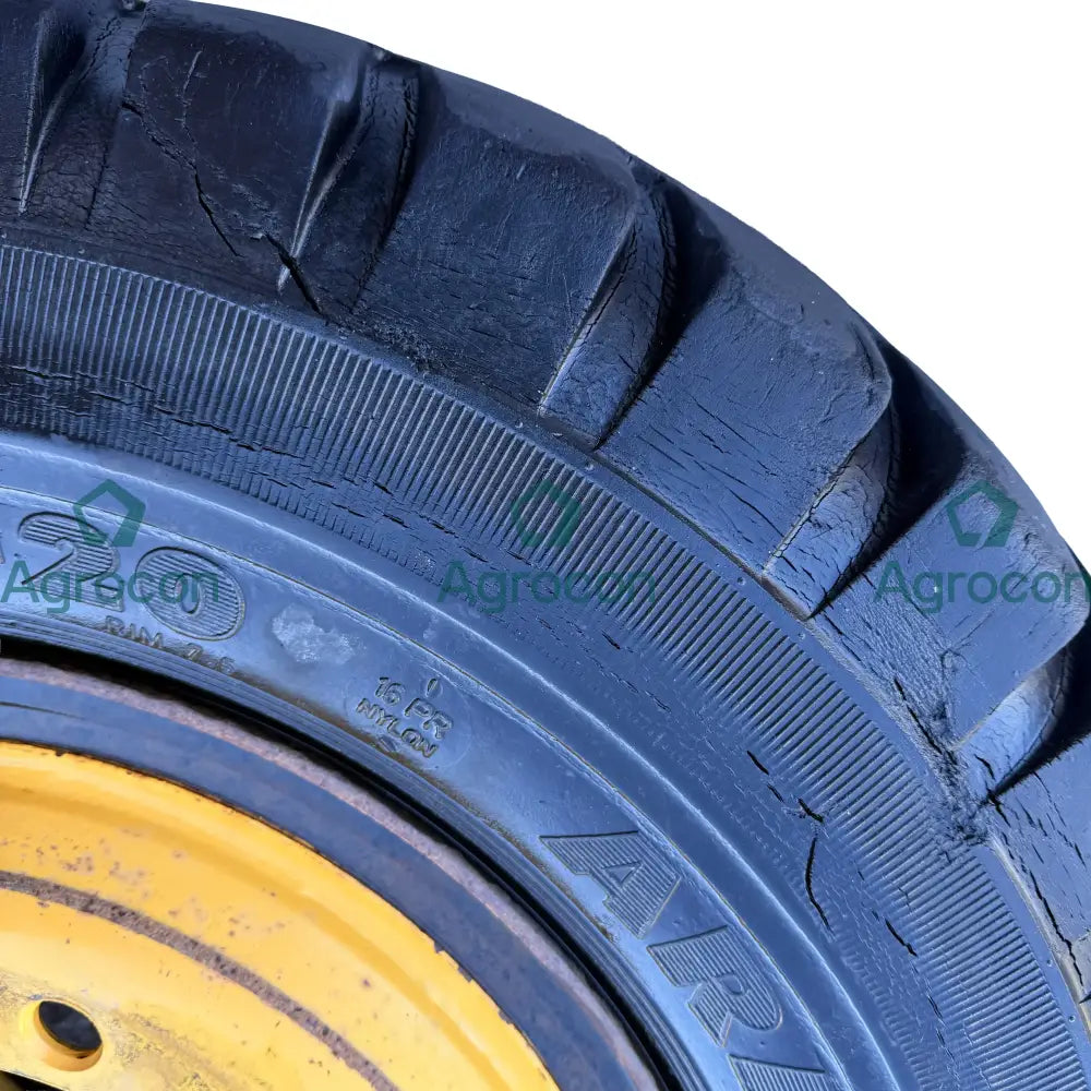 Däck på fälg 10,00-20 Fälg och däck