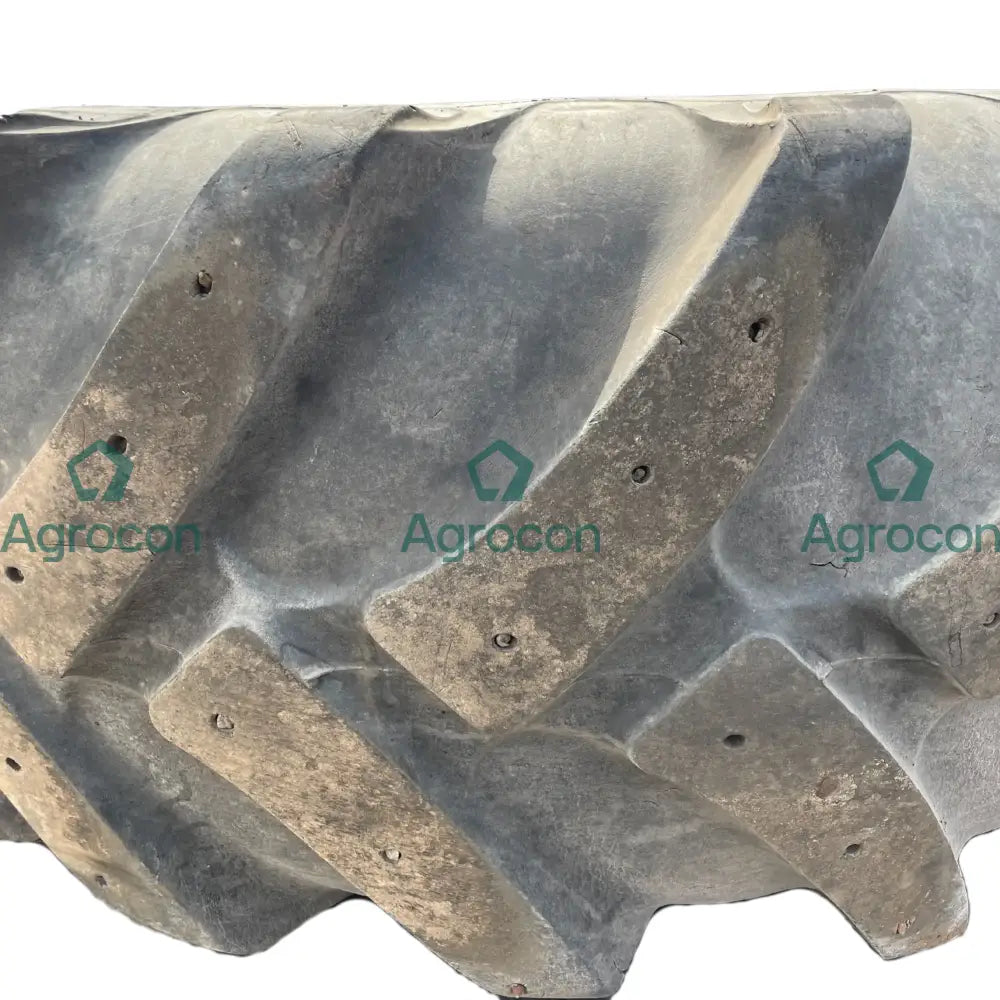 Däck på fälg 600/65-34 vänster fram 50% mönster | Huddig 1160D Fälg och däck