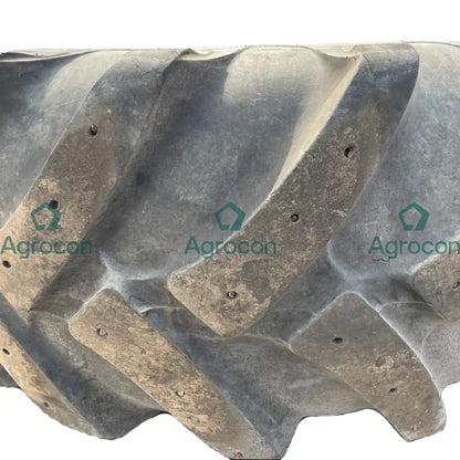 Däck på fälg 600/65-34 vänster fram 50% mönster | Huddig 1160D Fälg och däck