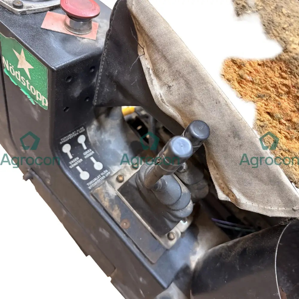 Förarstol komplett med underrede och spakar | Lännen Vammas Magnum Hyttdelar