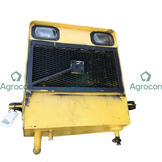Hydrauloljetank med frontgaller och belysning | 4722464 | Volvo BM 616B - Karosseri
