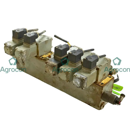 Kopplingsblock bakom hytt | 14250898 | Åkerman H10B - Hydraulventil