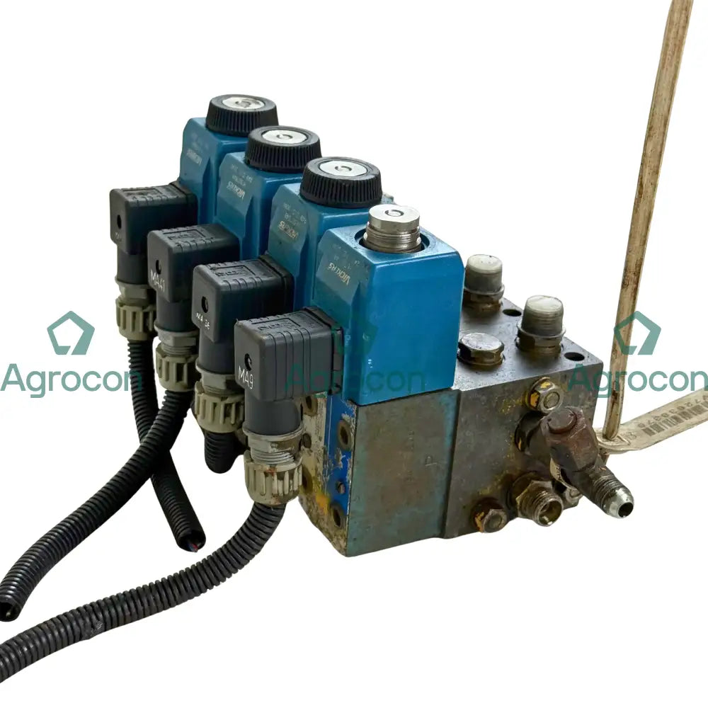 Kopplingsblock servohydralik | 11003548 4974291 | Volvo L90C - Hydraulventil
