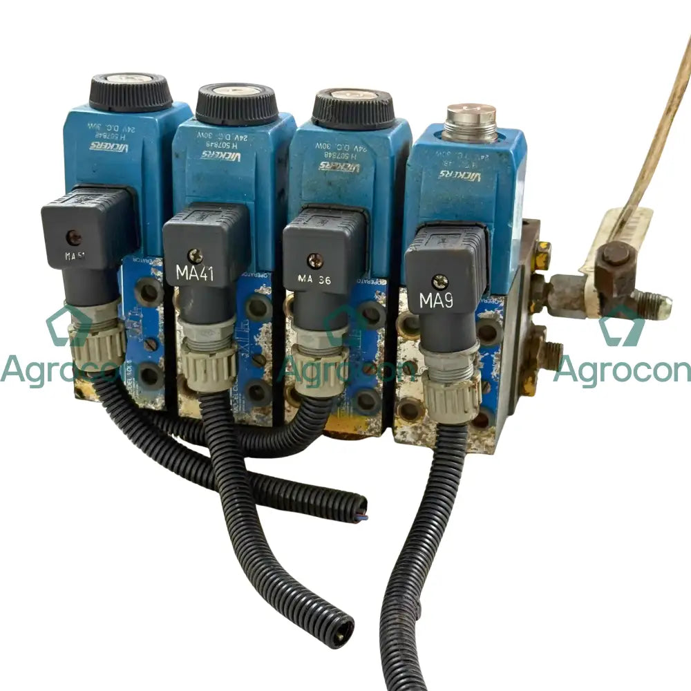 Kopplingsblock servohydralik | 11003548 4974291 | Volvo L90C - Hydraulventil