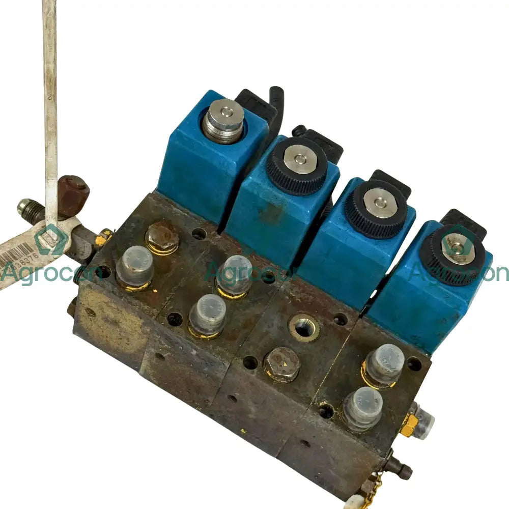 Kopplingsblock servohydralik | 11003548 4974291 | Volvo L90C - Hydraulventil