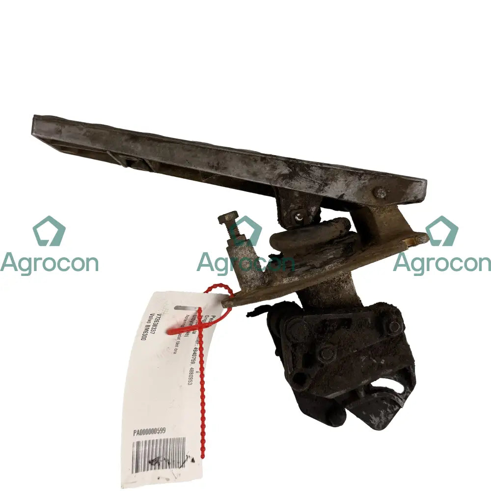 Pedal | 4880953 33260 4940759 | Volvo BM6300 Hyttdelar