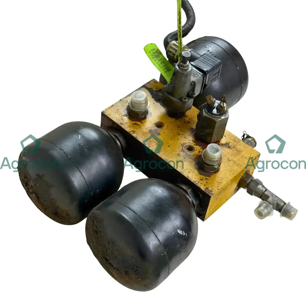 Ventilhus med ackumulator | 11004441 11148622 11173688 4872213 | Volvo L70C - Hydraulventil