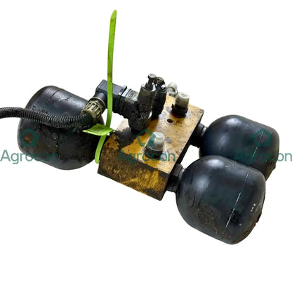 Ventilhus med ackumulator | 11004441 11148622 11173688 4872213 | Volvo L70C Hydraulventil