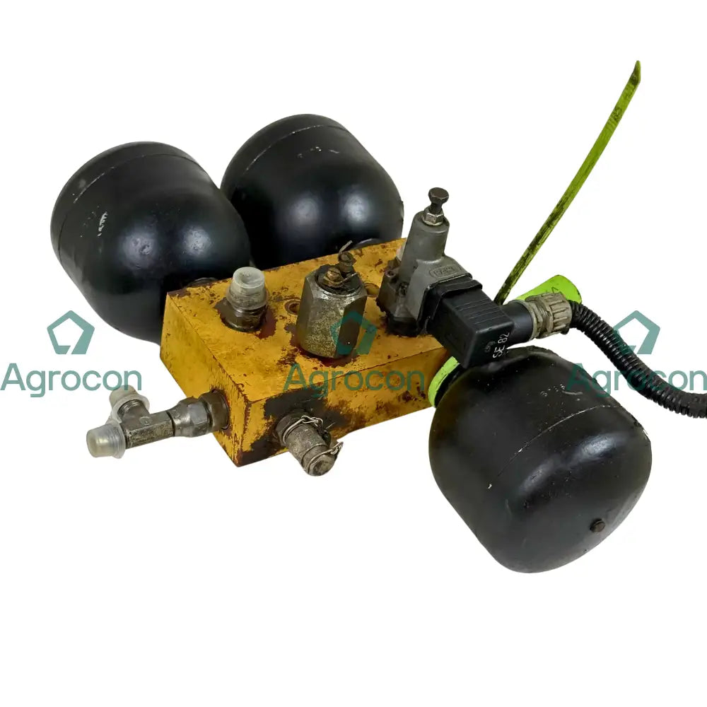 Ventilhus med ackumulator | 11004441 11148622 11173688 4872213 | Volvo L70C - Hydraulventil